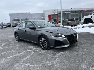 Used 2023 Nissan Altima 2.5 SV video 1