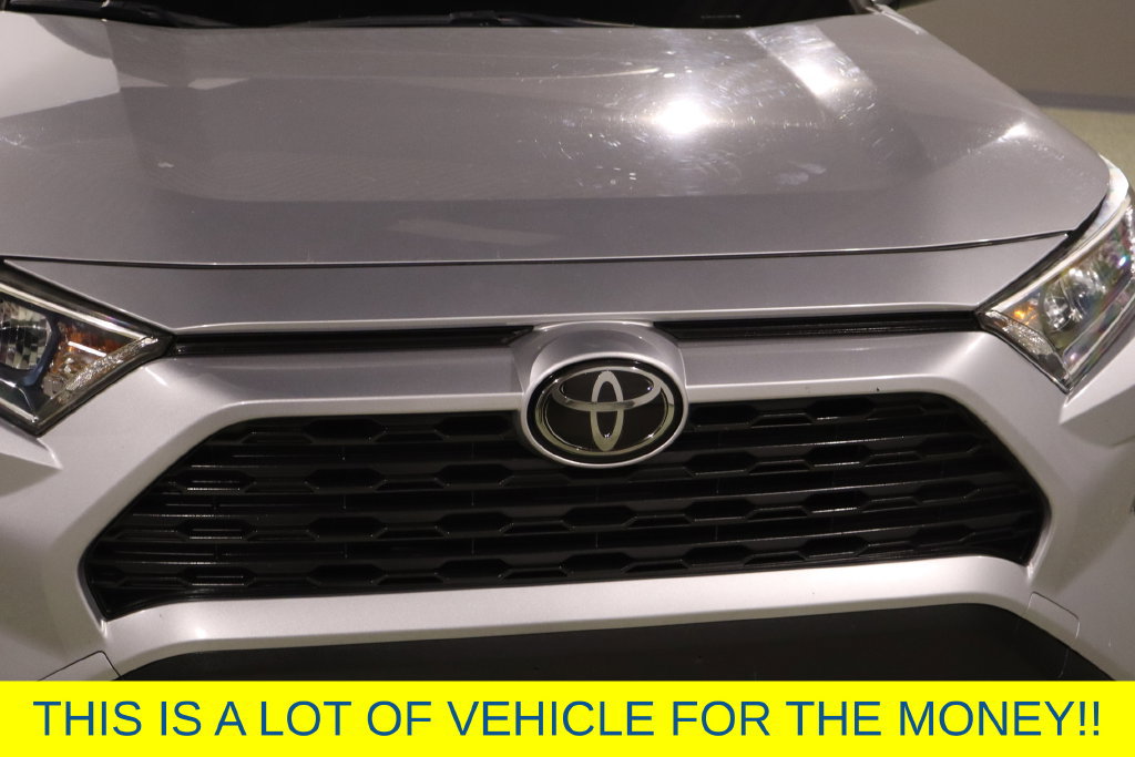 Used 2019 Toyota RAV4 XLE w/ Convenience Package FWD image 14