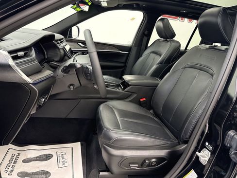 Used 2024 Jeep Grand Cherokee Overland w/ Trailer Tow Package image 21