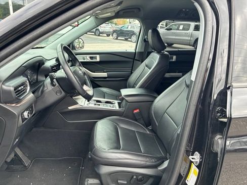Used 2023 Ford Explorer Limited w/ Equipment Group 301A AWD/4WD image 71
