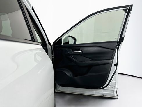 Used 2024 Nissan Rogue SV FWD image 32