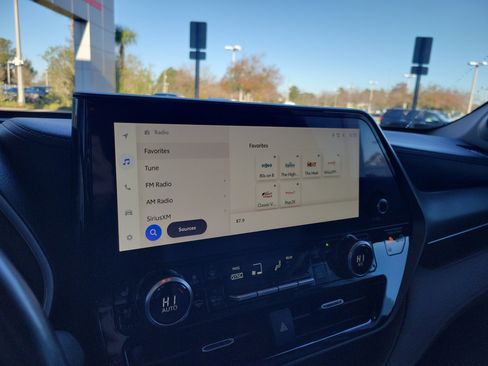 Used 2023 Toyota Highlander Limited image 21