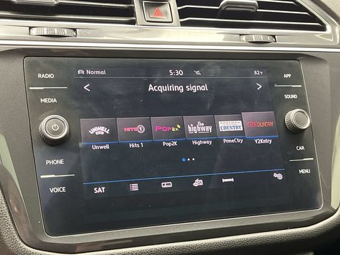 Used 2018 Volkswagen Tiguan SE w/ Panoramic Sunroof Package AWD/4WD image 18