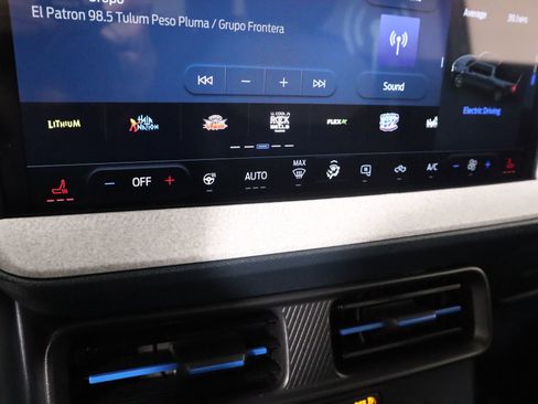 Used 2025 Ford Maverick XLT w/ XLT Luxury Package image 7