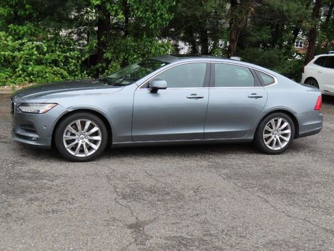 Used 2017 Volvo S90 T6 Momentum w/ Vision Package image 2