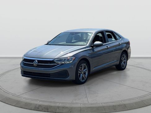 Used 2024 Volkswagen Jetta SE FWD image 3
