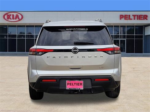 Used 2022 Nissan Pathfinder SV w/ SV Premium Package image 5