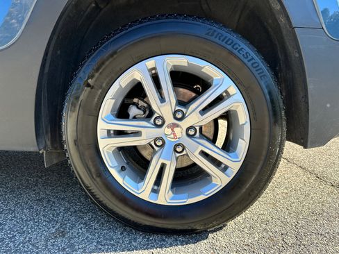 Used 2024 GMC Terrain SLE image 19