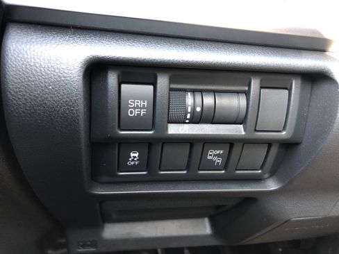 Used 2018 Subaru Crosstrek 2.0i Limited image 16