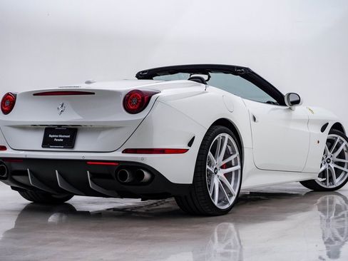 Used 2015 Ferrari California T image 11