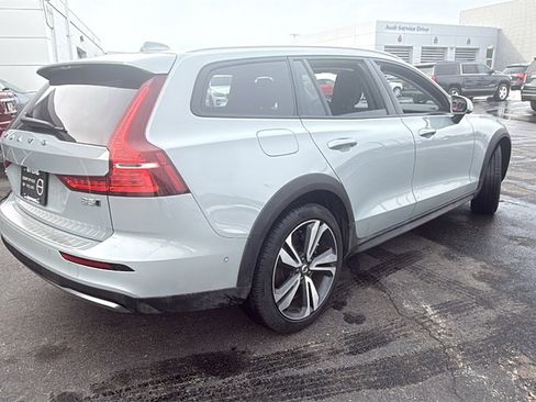 Certified 2025 Volvo V60 B5 Cross Country Plus image 3