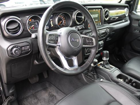 Used 2021 Jeep Wrangler Unlimited Sahara image 9