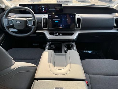 Used 2025 Ford Expedition Max Active AWD/4WD image 18