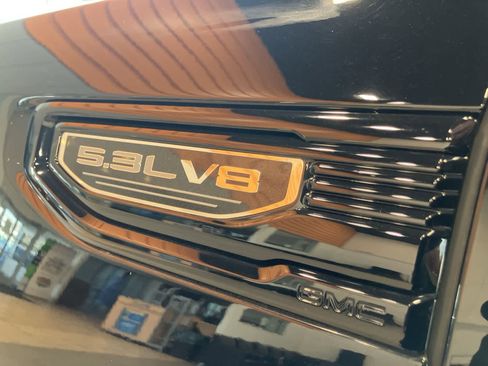 Used 2021 GMC Sierra 1500 Elevation w/ Preferred Package image 10