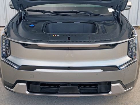 Used 2024 Kia EV9 Land image 8