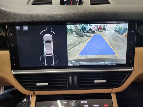 Used 2019 Porsche Cayenne AWD/4WD image 18