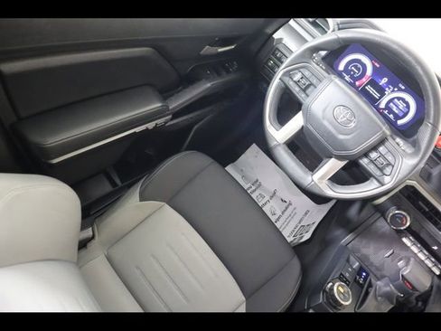 Used 2024 Toyota Tacoma TRD Off-Road image 24