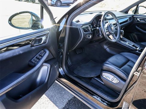 Used 2018 Porsche Macan image 26