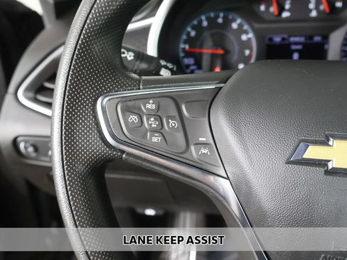 Used 2025 Chevrolet Malibu LT FWD image 3