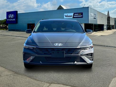 Certified 2025 Hyundai Elantra Sport image 12