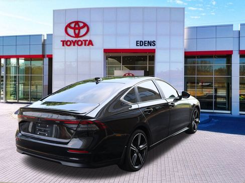Used 2024 Honda Accord Sport image 3