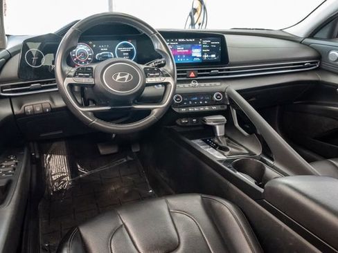 Used 2025 Hyundai Elantra Limited FWD image 7