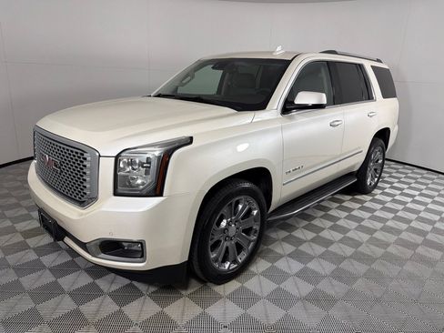 Used 2015 GMC Yukon Denali w/ Open Road Package AWD/4WD image 9