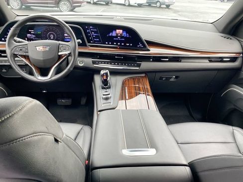 Used 2023 Cadillac Escalade ESV Luxury AWD/4WD image 21