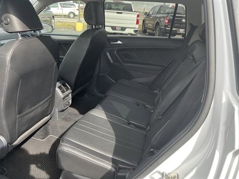 Used 2022 Volkswagen Tiguan SE AWD/4WD image 35