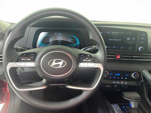 Certified 2025 Hyundai Elantra Hybrid FWD image 14