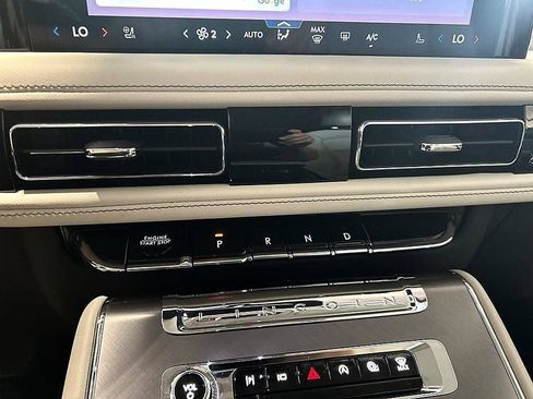 Used 2025 Lincoln Aviator AWD w/ Equipment Group 101A image 21