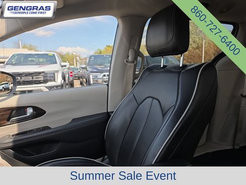 Certified 2024 Chrysler Pacifica Limited FWD image 39