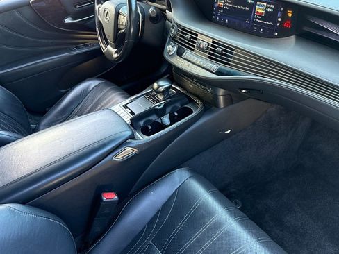 Used 2020 Lexus LS 500 w/ Interior Upgrade Package RWD image 31