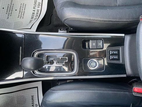 Used 2018 Mitsubishi Outlander SEL image 18