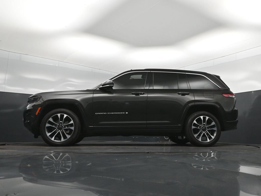 Used 2024 Jeep Grand Cherokee Overland w/ Luxury Tech Group IV AWD/4WD image 39