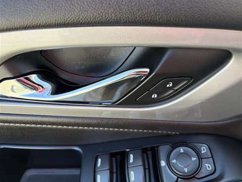 Used 2022 Chevrolet Traverse LT w/ Midnight/Sport Edition image 10