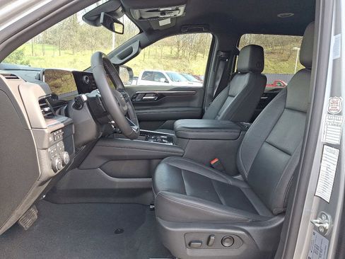 Used 2025 Chevrolet Suburban Z71 image 14