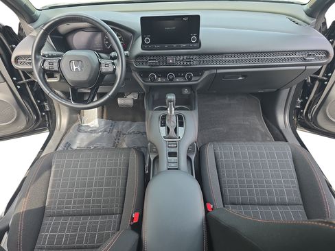 Certified 2025 Honda HR-V Sport image 9