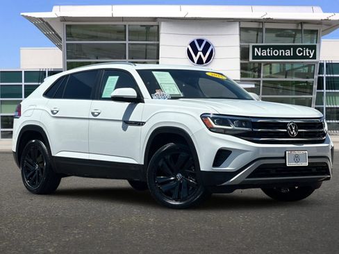 Used 2023 Volkswagen Atlas Cross Sport SE w/ Panoramic Sunroof Package FWD image 2