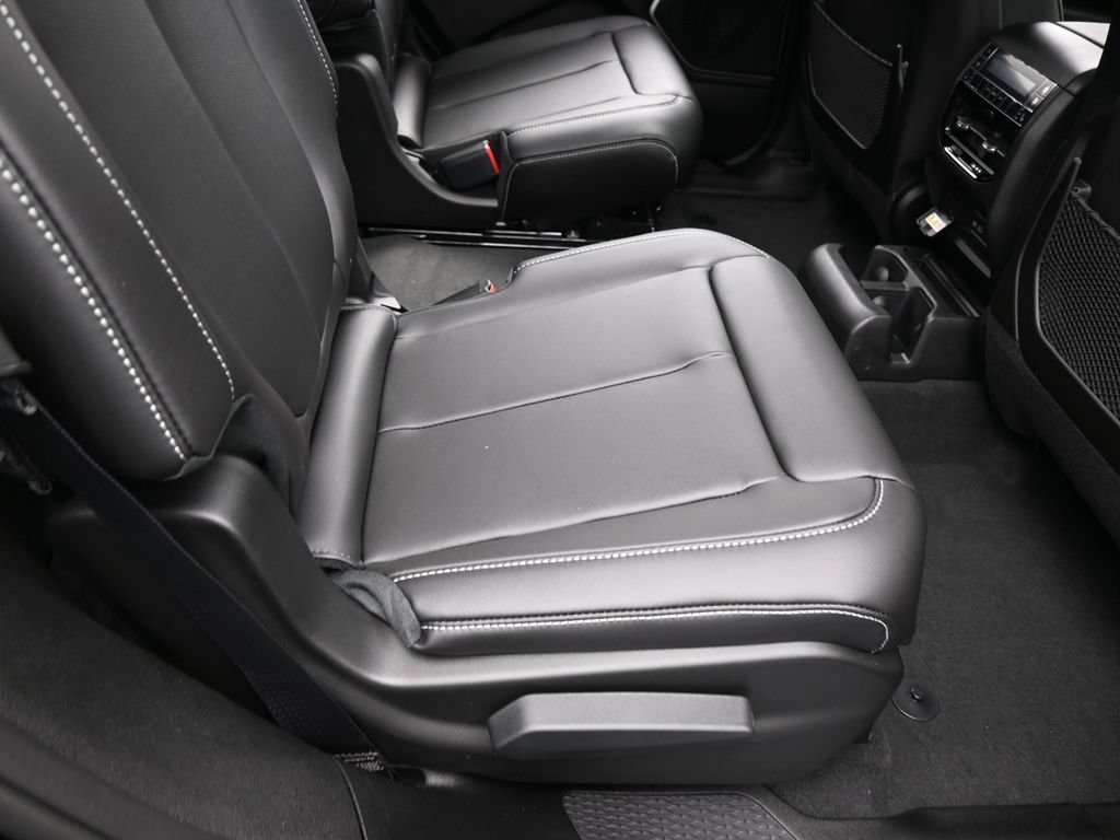 New 2026 Jeep Grand Cherokee L Limited RWD image 36