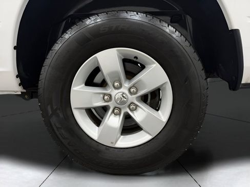 Used 2020 RAM 1500 Classic SLT RWD image 24