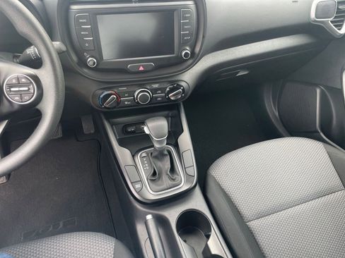 Used 2025 Kia Soul LX w/ LX Technology Package image 17