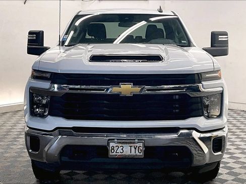 Used 2024 Chevrolet Silverado 2500 LT AWD/4WD image 2