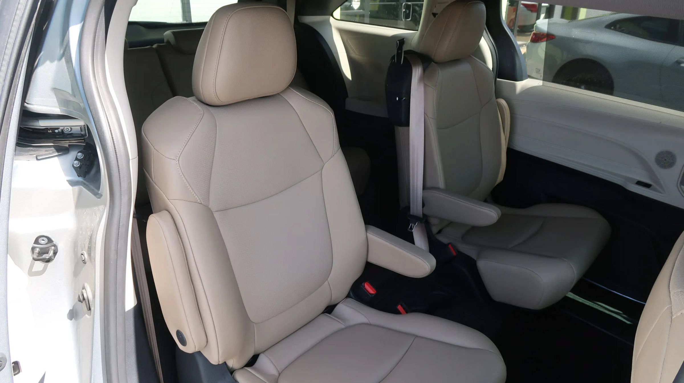 Used 2021 Toyota Sienna XLE FWD image 26