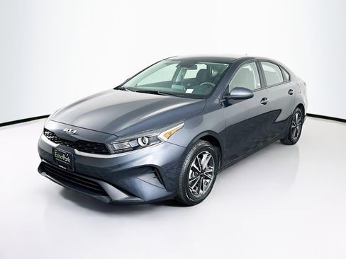 Used 2024 Kia Forte LXS image 3