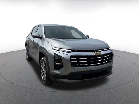 Used 2025 Chevrolet Equinox LT FWD image 3