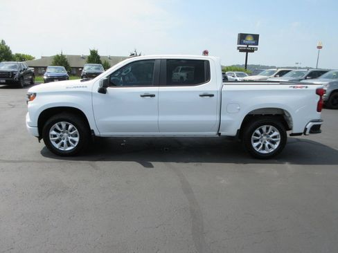 Used 2022 Chevrolet Silverado 1500 Custom AWD/4WD image 2