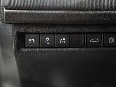 Used 2025 Toyota Camry LE image 39