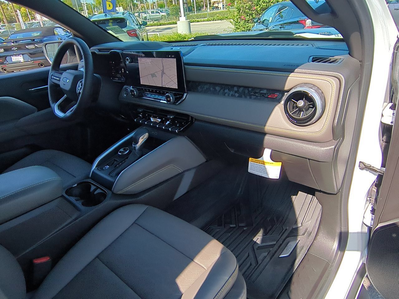 Used 2025 Chevrolet Colorado ZR2 w/ Technology Package AWD/4WD image 29