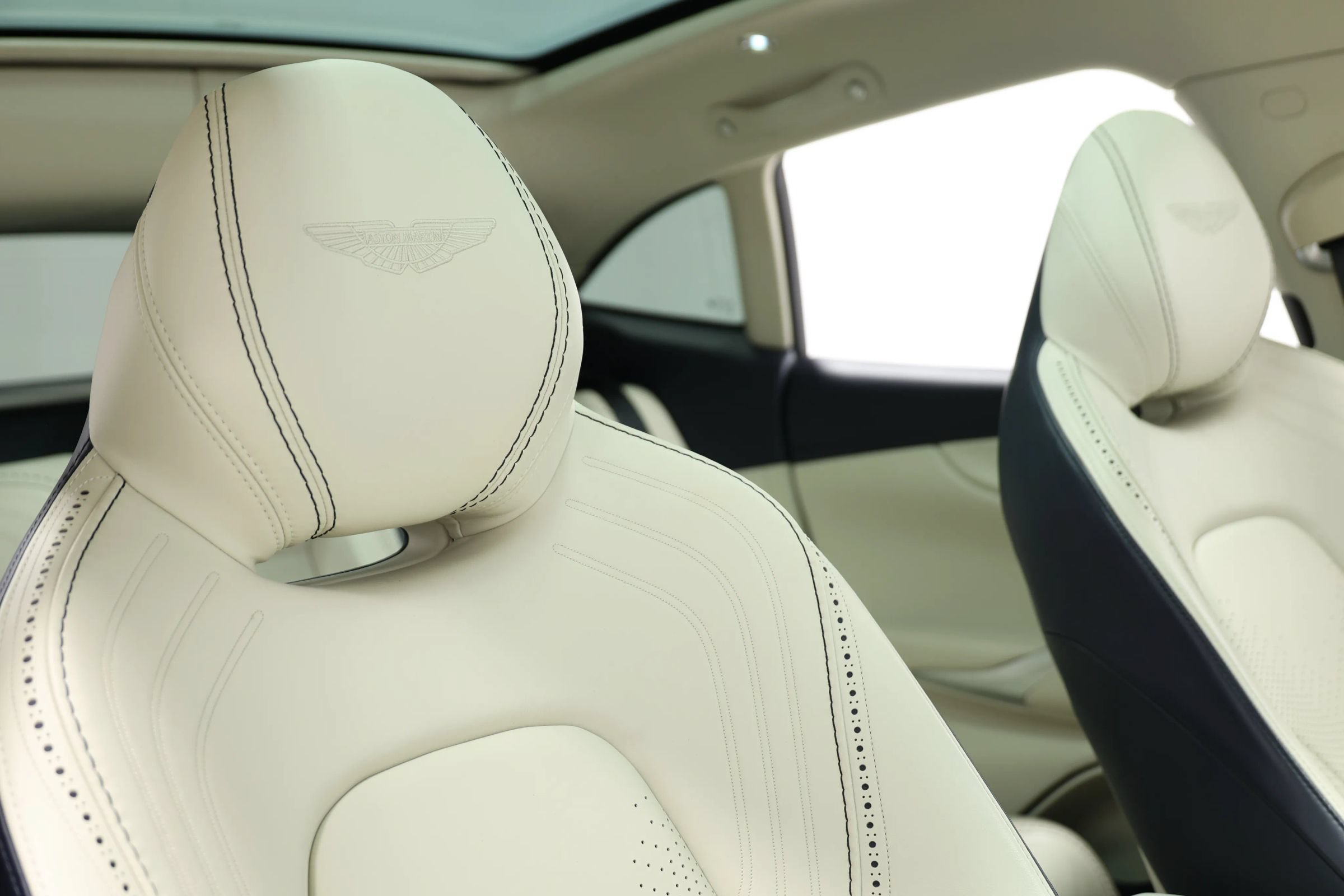 Used 2021 Aston Martin DBX AWD/4WD image 81